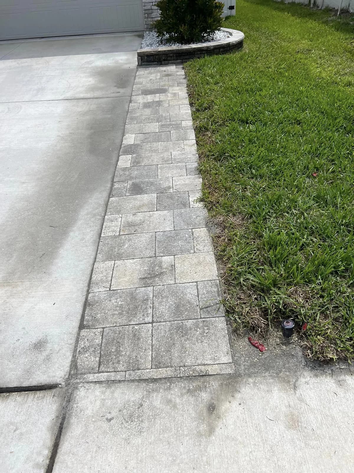 Paver driveway border: patios work by Land & Stone in Belleview, FL
