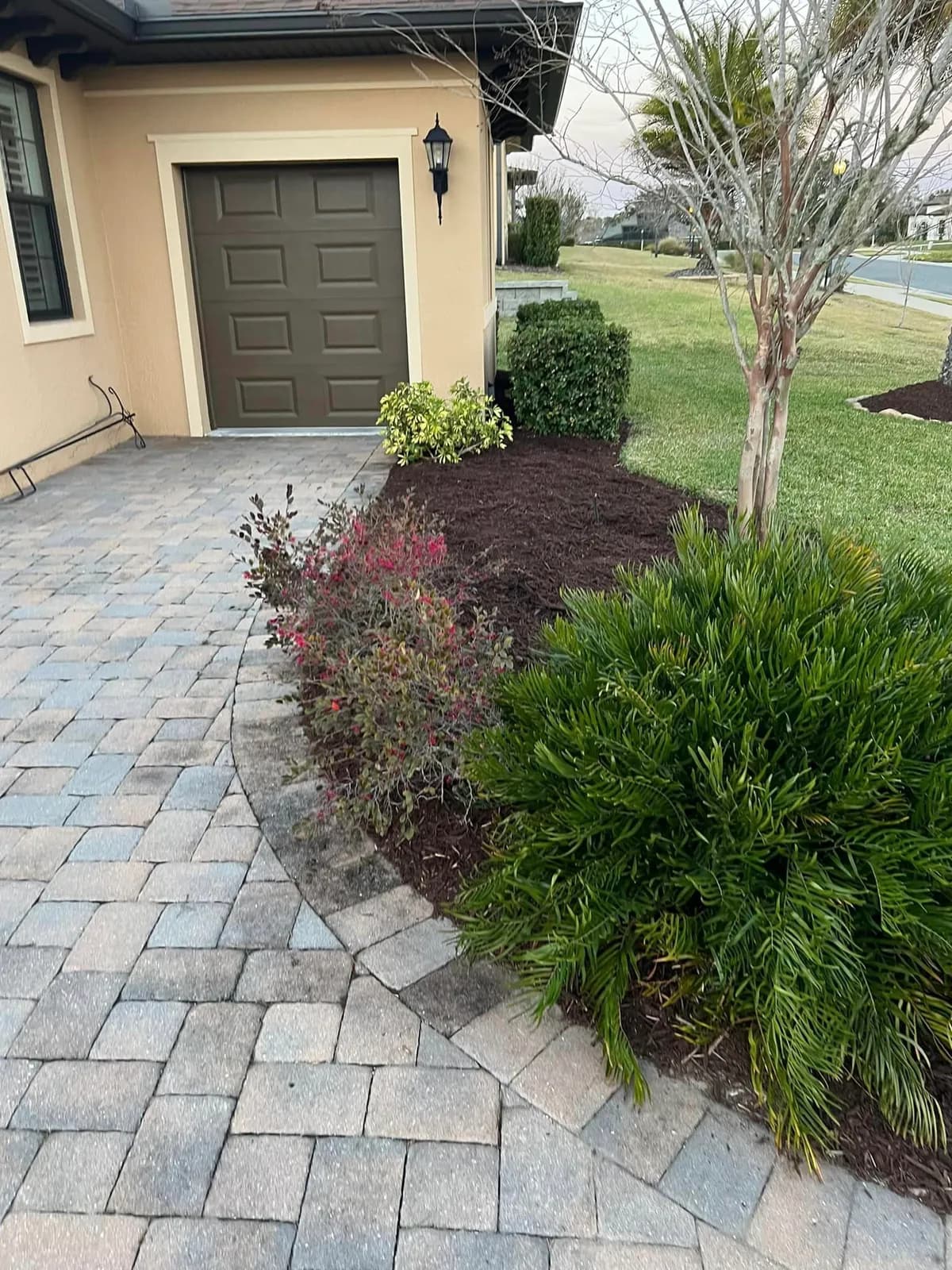 Paver driveway: patios work by Land & Stone in Belleview, FL